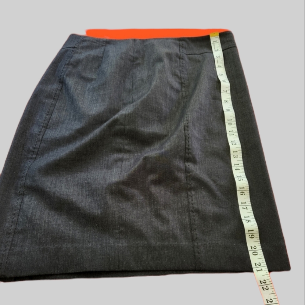 ANN TAYLOR LOFT 8 PETITE  DARK DENIM LOOKING SKIRT - Picture 2 of 6